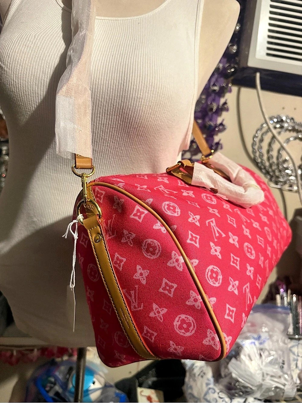 Pink & White Canvas Fashion Duffel Like Bag W/1 Charm - Picture 4 of 9